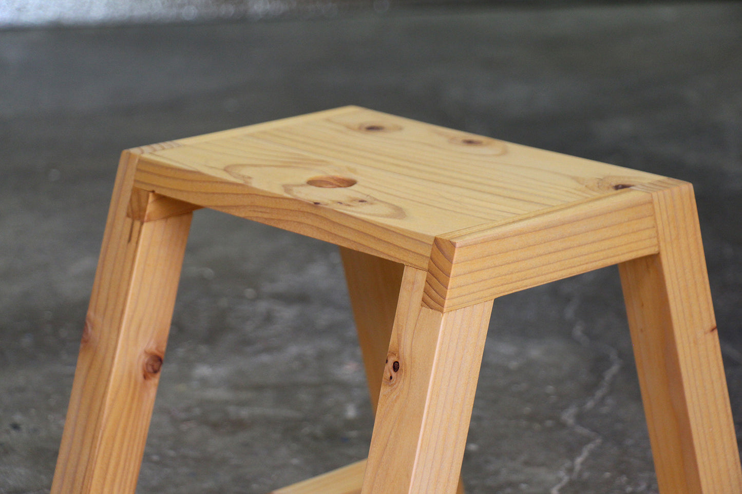 Utility Stool made from a 2x4 board (U.S. and Metric)