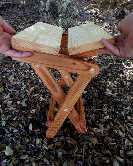 Clever Folding Campfire Seat